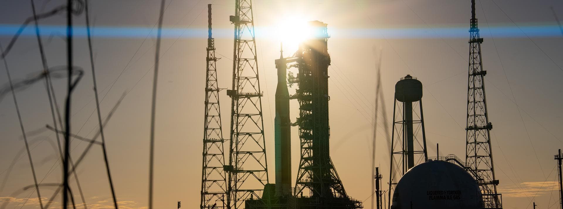 Наран жаргах үед Launch Pad 39B дээрх SLS пуужин, Orion хөлөг (2026.01.31)